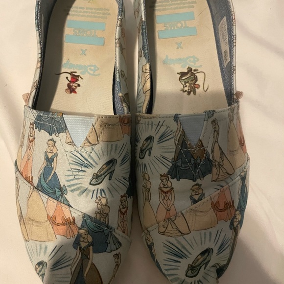 Disney x Toms Cinderella Slip On - Picture 5 of 9